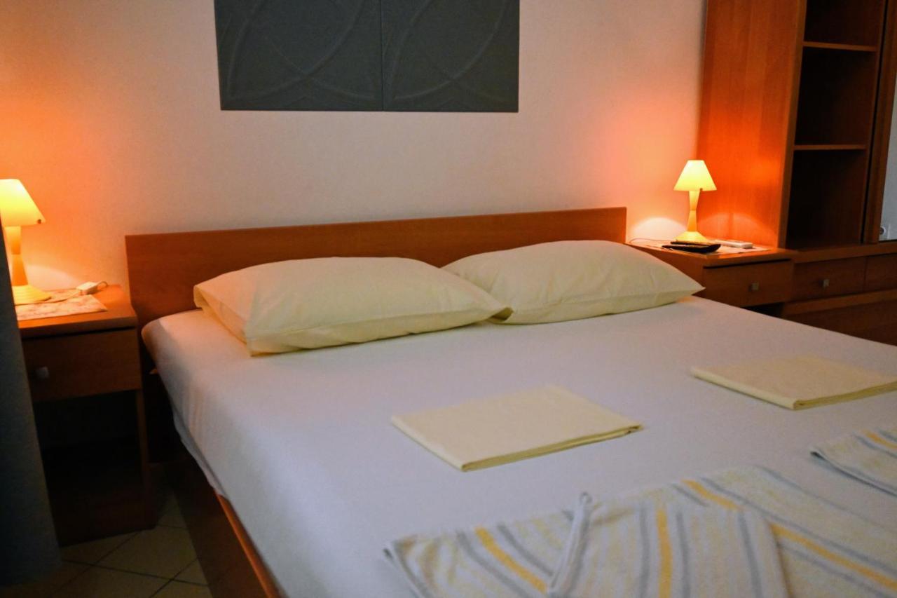 Apartments Tea Pag พาก ภายนอก รูปภาพ